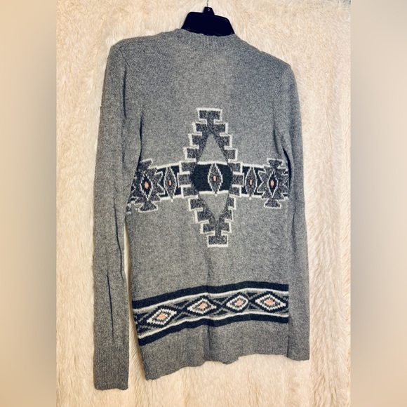 Hollister Aztec Knit Cardigan Sweater
🩶 Size: XS - Picture 2 of 2